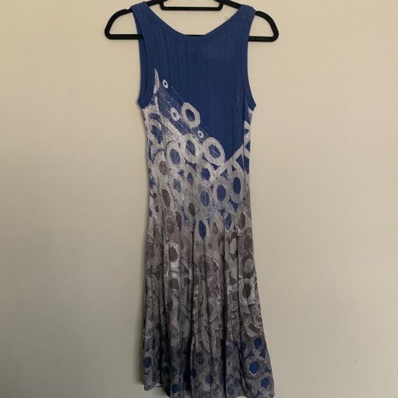 Sleeveless dress - Picture 1 of 8